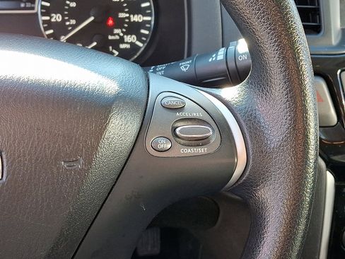 Used 2020 Nissan Pathfinder S image 23