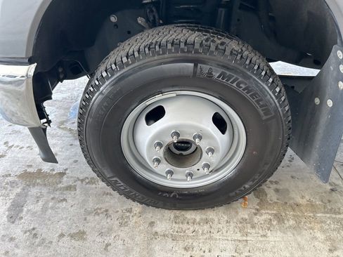 Used 2024 Ford F350 XLT image 5