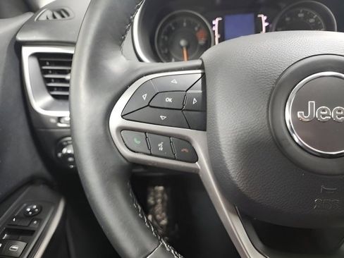 Used 2019 Jeep Cherokee Latitude w/ Cold Weather Group AWD/4WD image 26