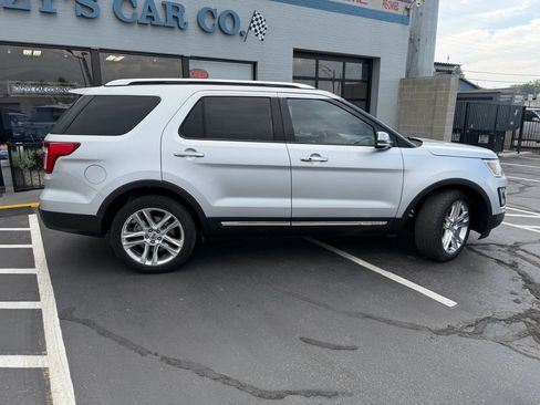 Used 2016 Ford Explorer Limited w/ Equipment Group 301A FWD image 8