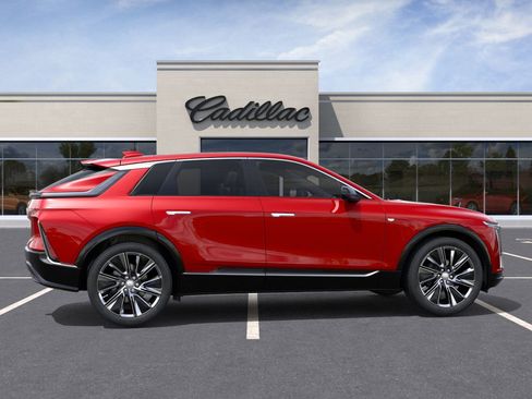 New 2025 Cadillac Lyriq Luxury image 40