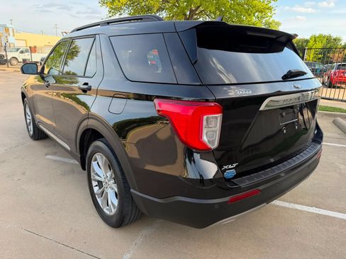 Used 2020 Ford Explorer XLT w/ Equipment Group 202A AWD/4WD image 8