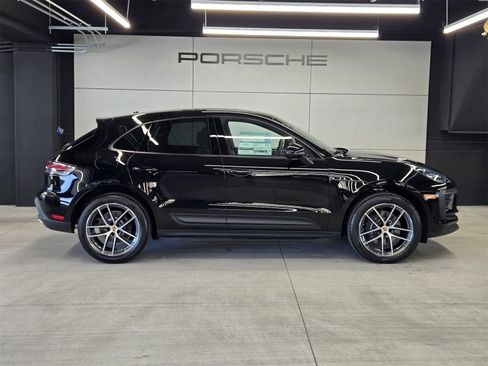 Used 2025 Porsche Macan image 28