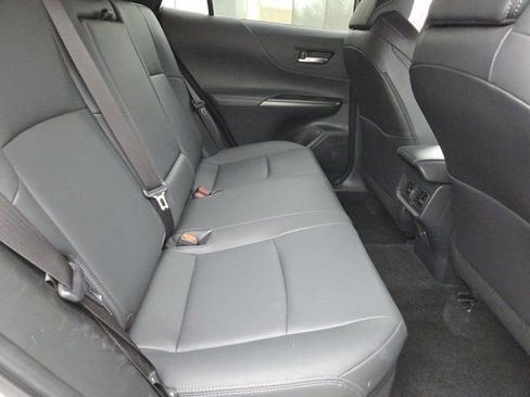 Used 2023 Toyota Venza XLE image 6