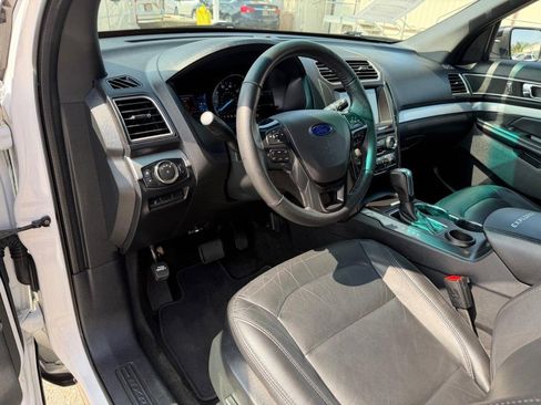 Used 2017 Ford Explorer XLT w/ Equipment Group 202A FWD image 16