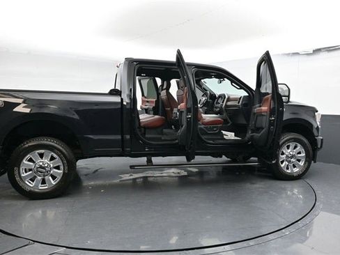 Used 2022 Ford F350 Platinum image 39