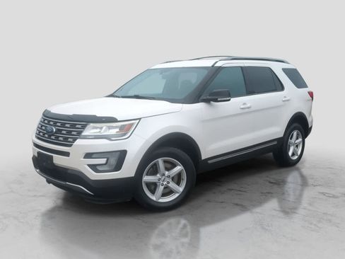 Used 2017 Ford Explorer XLT AWD/4WD image 1