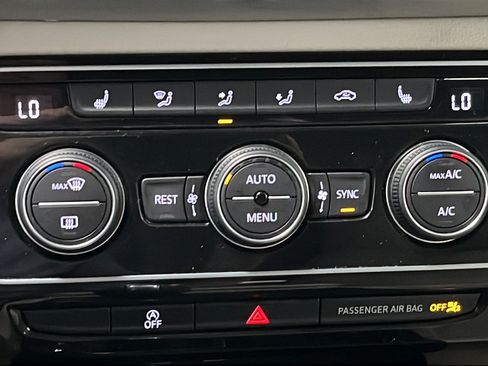 Used 2022 Volkswagen Atlas SE AWD/4WD image 17