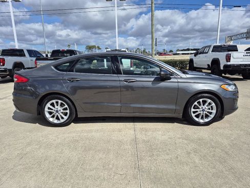 Certified 2020 Ford Fusion SE image 5