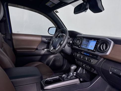 Used 2020 Toyota Tacoma Limited image 35
