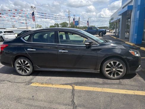 Used 2019 Nissan Sentra SR image 2
