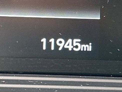 Used 2025 Hyundai Venue Limited image 11