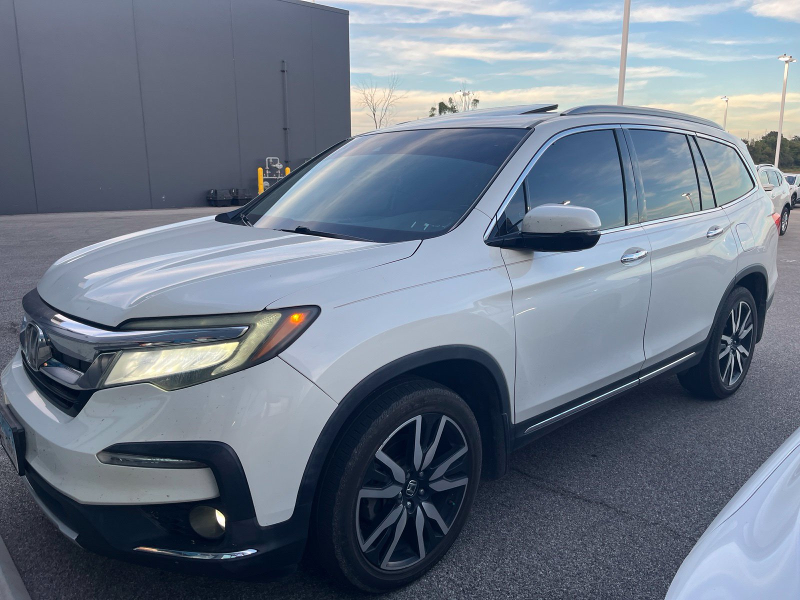 Used 2019 Honda Pilot Touring image 1