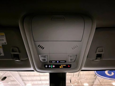 Used 2023 Chevrolet Equinox LT image 22