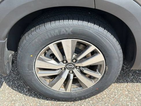 Used 2023 Nissan Pathfinder SL AWD/4WD image 11