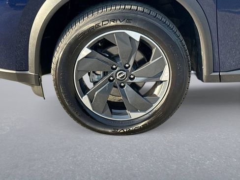 Used 2025 Nissan Rogue SV AWD/4WD image 19