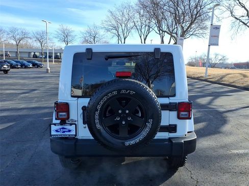 Used 2015 Jeep Wrangler Unlimited Sahara image 6
