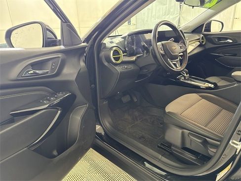 Used 2024 Chevrolet Trax LT w/ Driver Confidence Package image 27