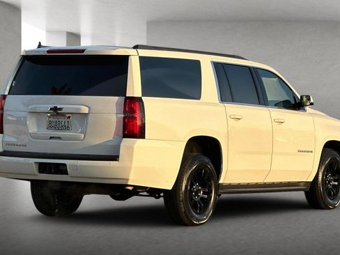 Used 2019 Chevrolet Suburban LT image 4