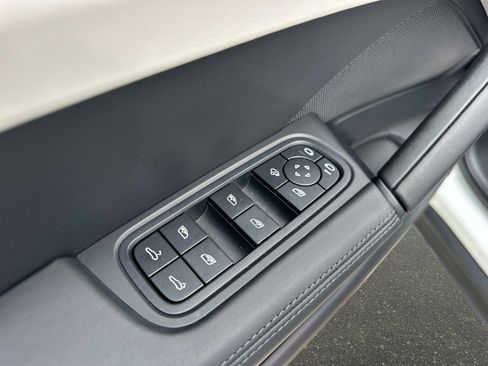 Used 2024 Porsche Cayenne Base image 18