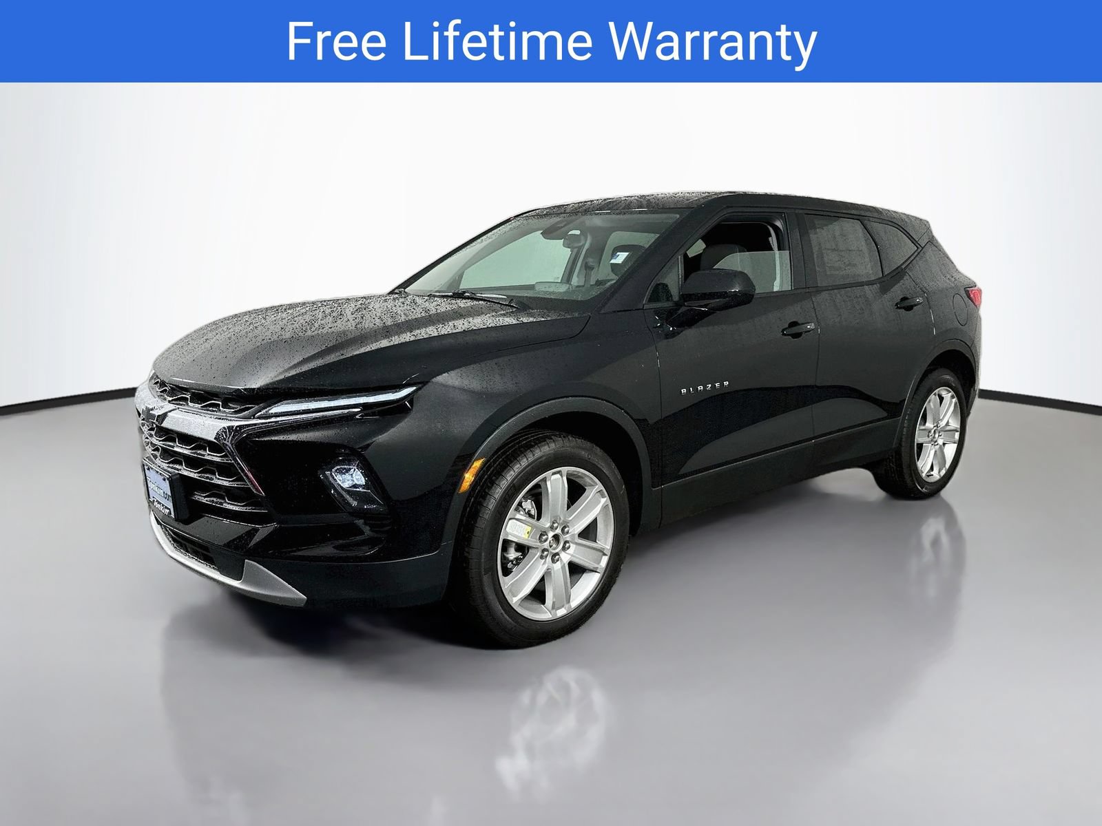 New 2026 Chevrolet Blazer LT w/ LPO, Black Sport Package AWD/4WD image 4