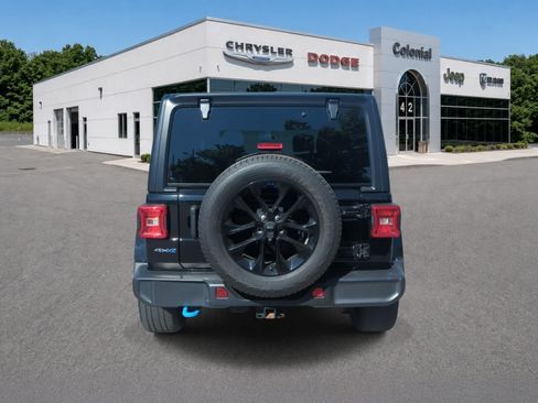 Used 2023 Jeep Wrangler Unlimited Sahara w/ Cold Weather Group AWD/4WD image 5