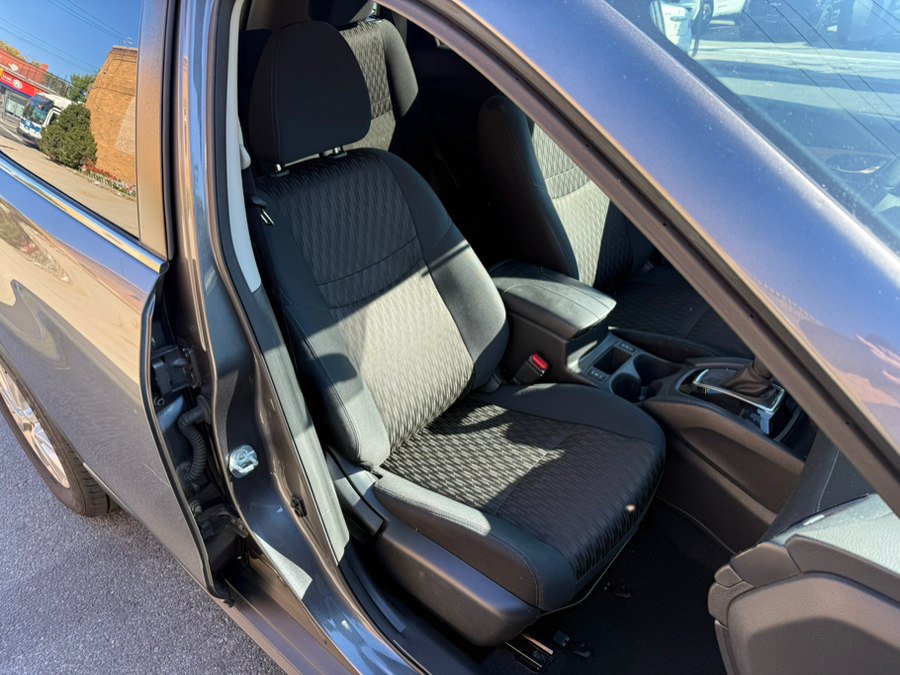 Used 2018 Nissan Rogue SV AWD/4WD image 8