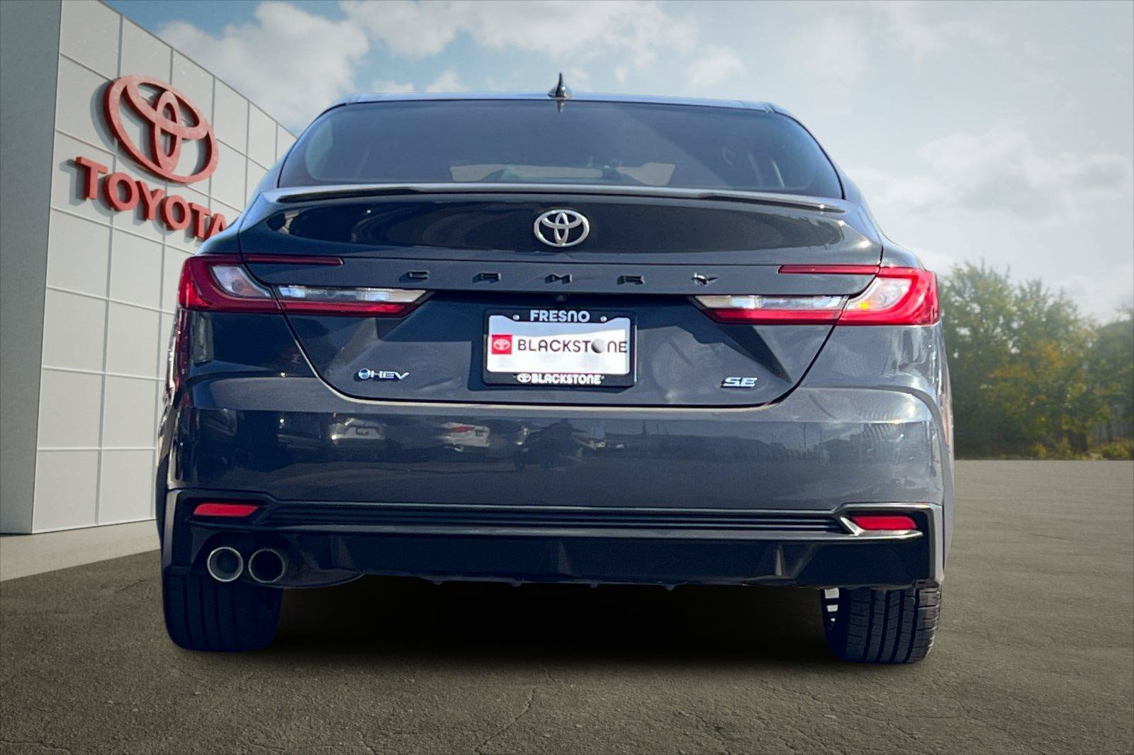 Used 2025 Toyota Camry SE FWD image 4