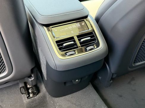 New 2026 Volvo XC90 B6 Plus w/ Protection Package Premier AWD/4WD image 17