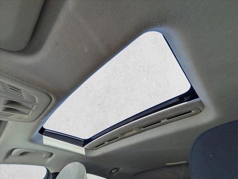 Used 2017 Chevrolet Cruze LT w/ Sun And Sound Package image 16