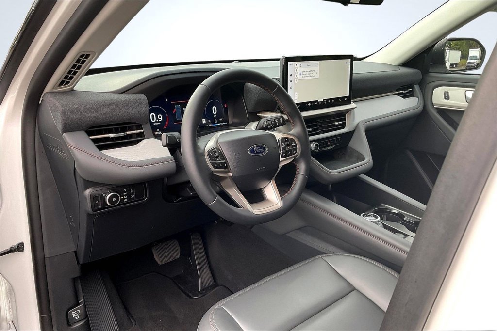 Used 2026 Ford Explorer Active w/ Active Comfort Package RWD image 18