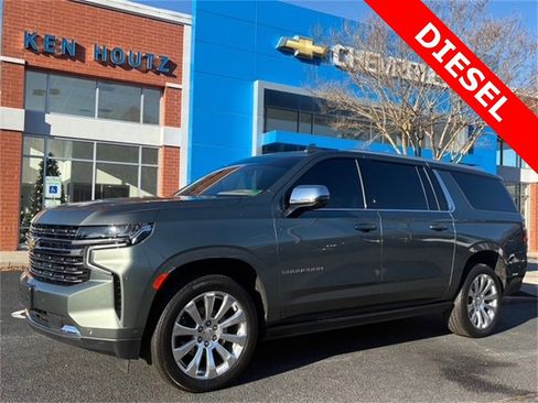 Used 2024 Chevrolet Suburban Premier w/ Advanced Technology Package image 1