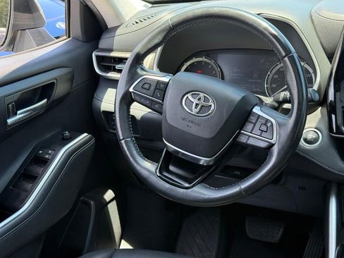 Used 2021 Toyota Highlander XLE FWD image 18