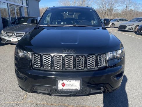 Used 2018 Jeep Grand Cherokee Altitude image 2