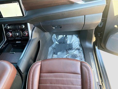 Used 2023 GMC Yukon Denali Ultimate image 17