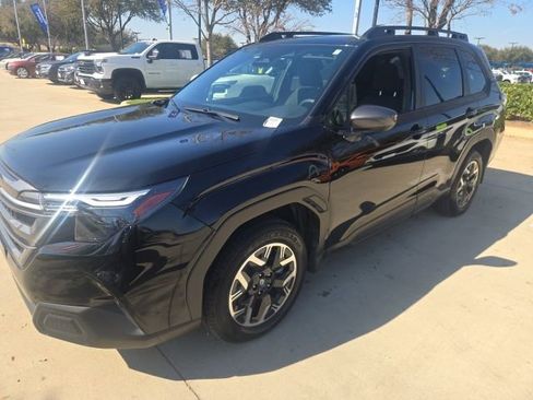 Used 2025 Subaru Forester Premium image 4