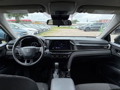 Used 2025 Toyota Camry LE FWD image 27