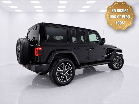 Used 2023 Jeep Wrangler Unlimited Sahara w/ Cold Weather Group AWD/4WD image 3