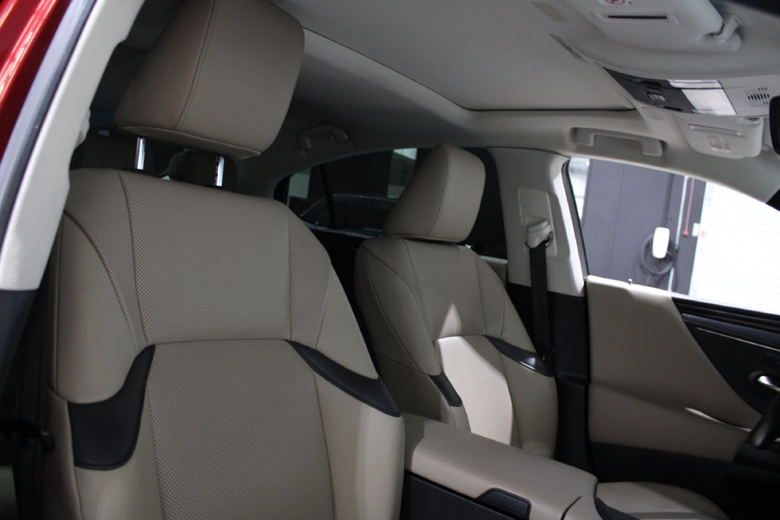 Used 2020 Lexus ES 300h w/ Premium Package FWD image 21