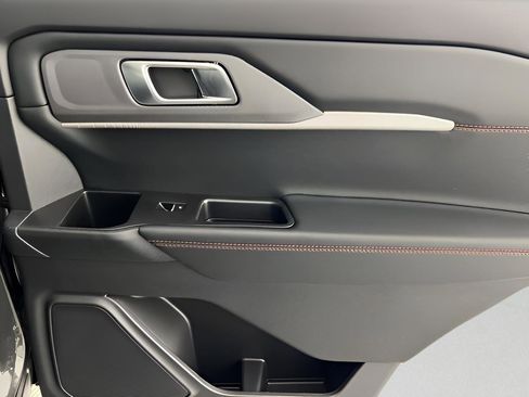 Used 2025 Ford Explorer ST-Line w/ Premium Package image 25