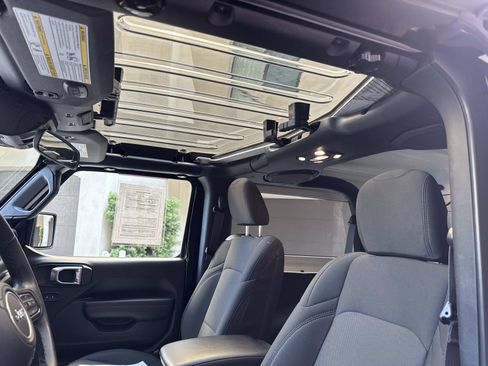 Used 2021 Jeep Wrangler Sport image 9