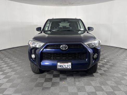 Used 2017 Toyota 4Runner SR5 AWD/4WD image 9