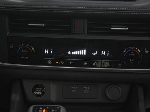 Used 2024 Nissan Rogue SV w/ SV Premium Package image 18