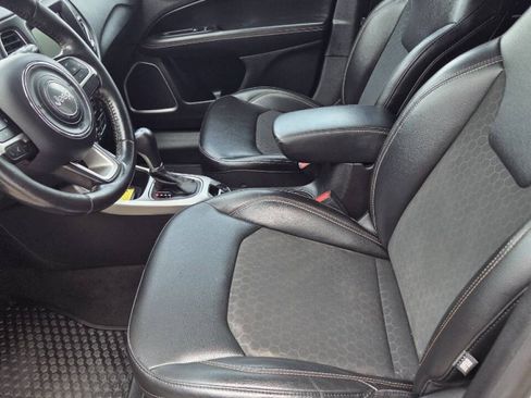 Used 2020 Jeep Compass Latitude w/ Cold Weather Group FWD image 5