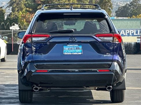 Used 2025 Toyota RAV4 SE image 6