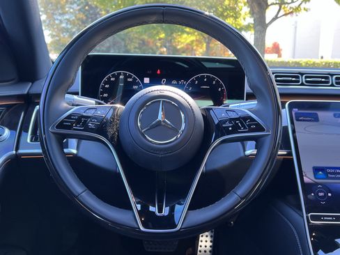 Used 2025 Mercedes-Benz S 580 S 580 image 18