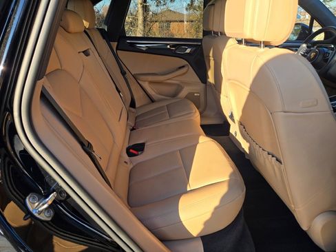 Used 2025 Porsche Macan image 35