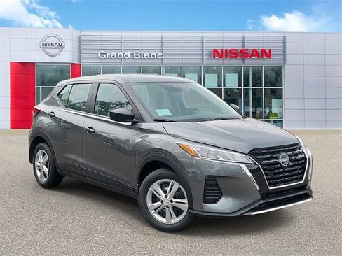 New 2025 Nissan Kicks Play S image 1