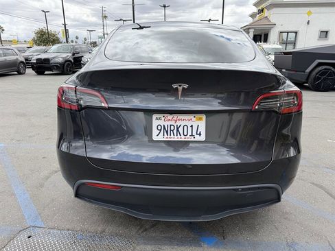 Used 2024 Tesla Model Y 2WD image 6
