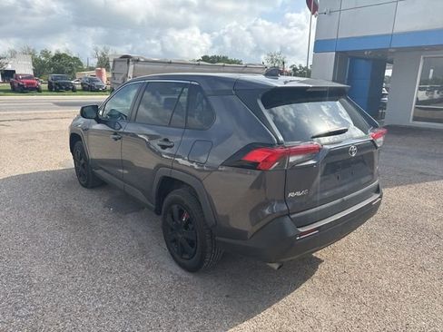 Used 2022 Toyota RAV4 LE image 8